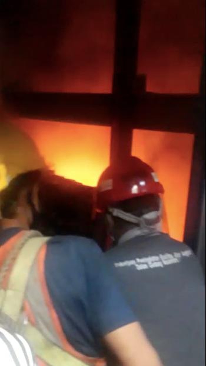 Api dan Kepulan Asap Muncul di Gedung Nusantara I DPR RI