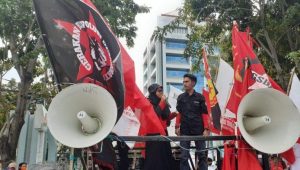 aktivis-mahasiswi-makassar-sari-labuna