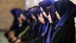 Wanita Bercadar Sholat
