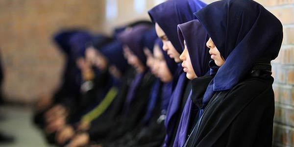 Wanita Bercadar Sholat