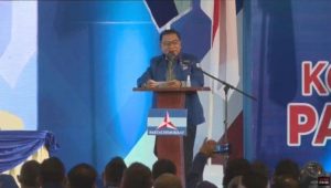 Moeldoko Pakai Jas Demokrat