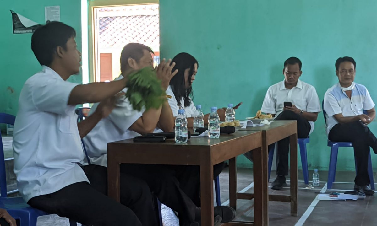 Penjelasan Biosaka oleh Penyuluh Pertanian Lapangan di Desa Tulas