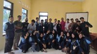 Demonstrasi Pembuatan ecoprint oleh mahasiswa TIM II KKN Undip