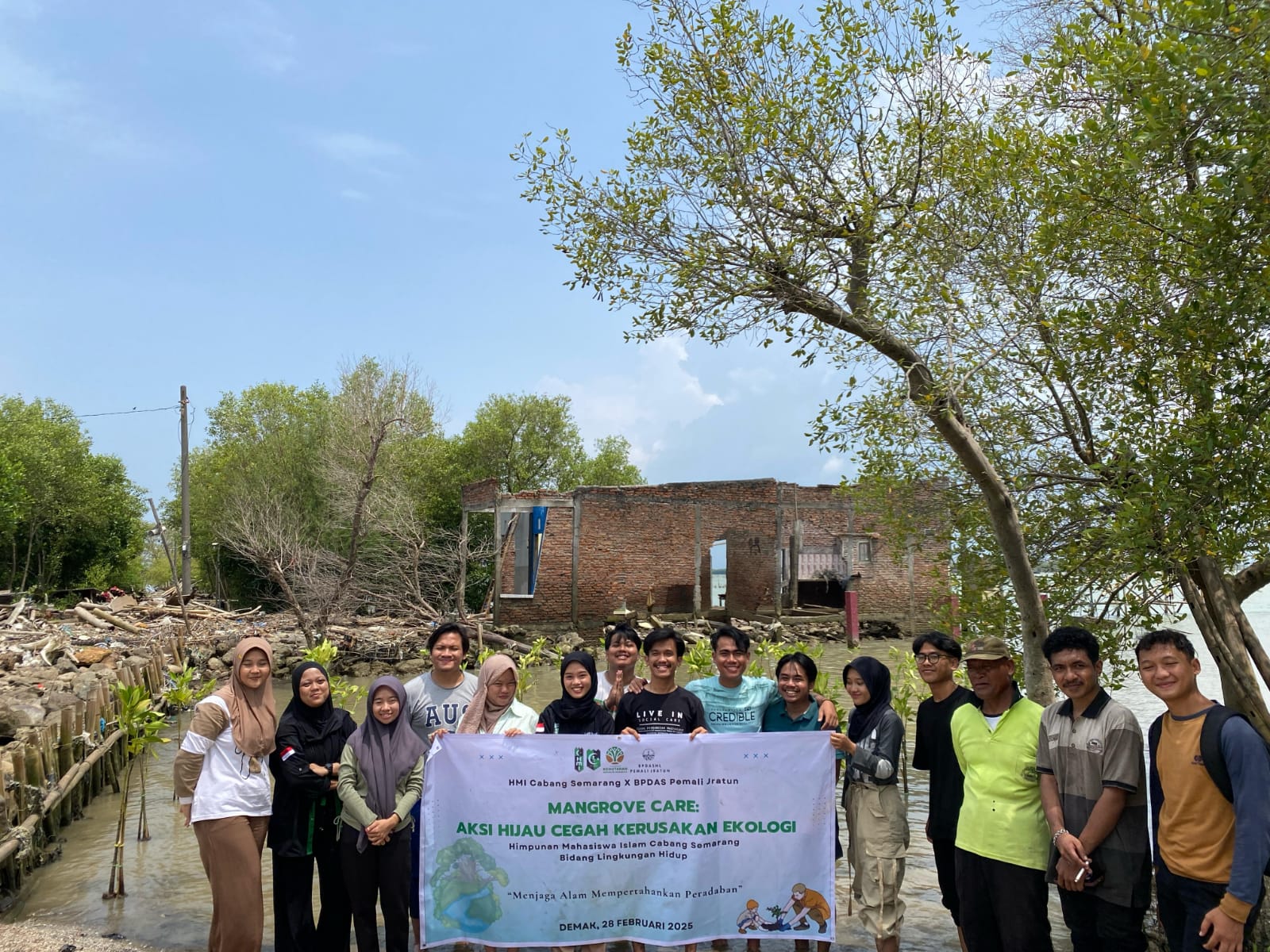 hmi cabang semarang tanam mangrove