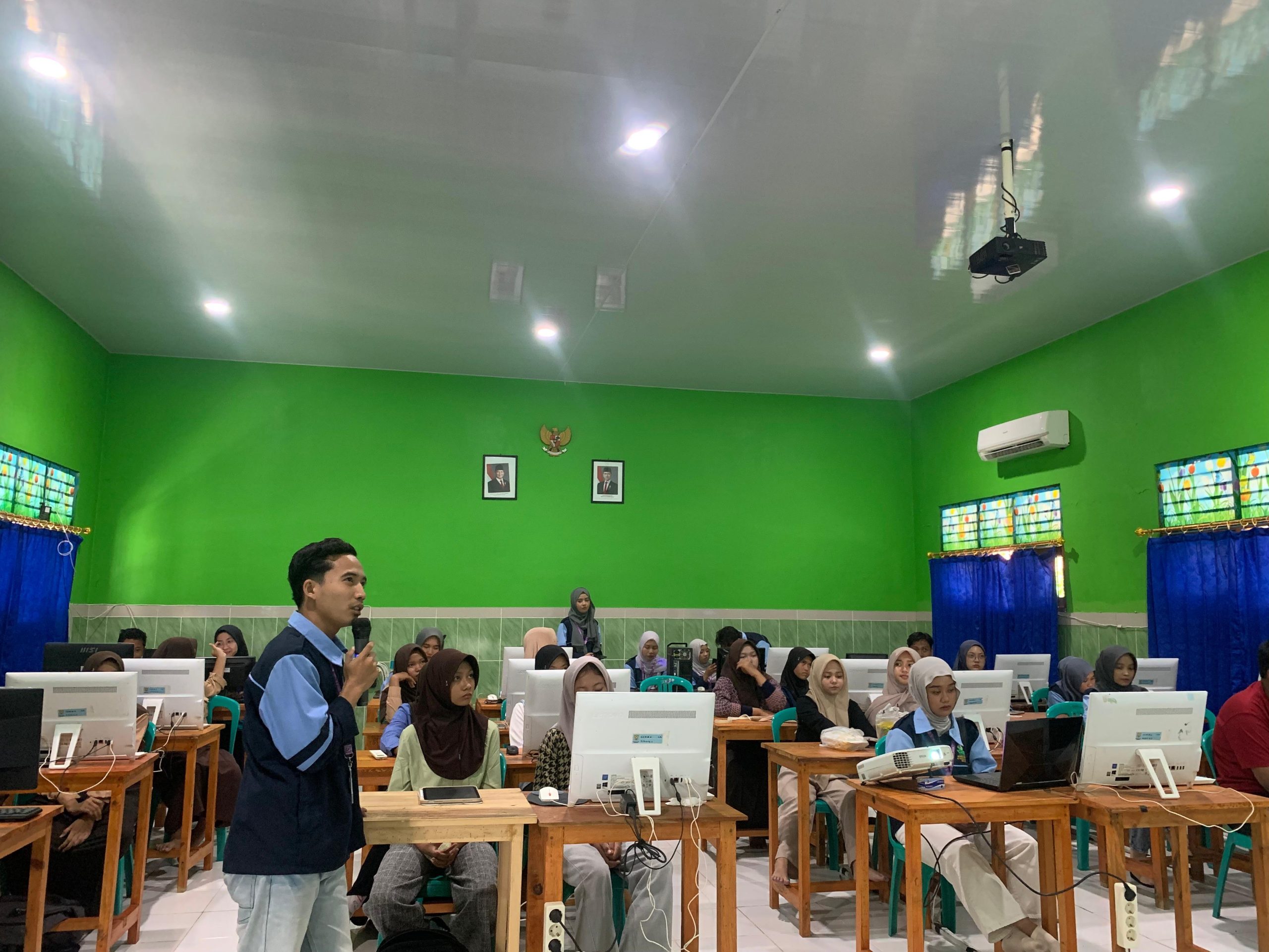 Pelatihan Desain Grafis Kendal